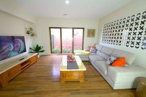 a living room with a couch and a tv at Stylish Luxe House For Big Group Near Shopping Center in Point Cook