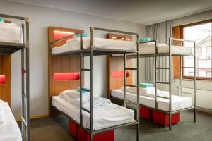 Katil atau katil-katil dalam bilik di Loft - HI Eco Hostel