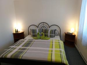 Giường trong phòng chung tại U Pohody