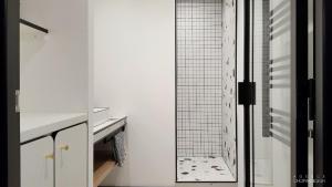Koupelna v ubytování L'ArtDéco - Parking - Quartier Vivant