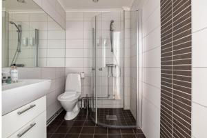 Ein Badezimmer in der Unterkunft Bryggan Fjällbacka