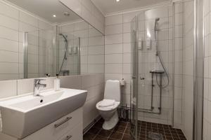 Ein Badezimmer in der Unterkunft Bryggan Fjällbacka