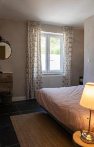 Cama o camas de una habitación en Typical Ardenne House de Luxe