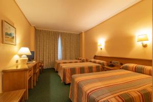 Postel nebo postele na pokoji v ubytování Hospedium Hotel Europa Centro