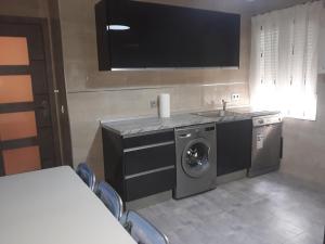 A kitchen or kitchenette at Apartamento barbadiel Nocedo-n 11