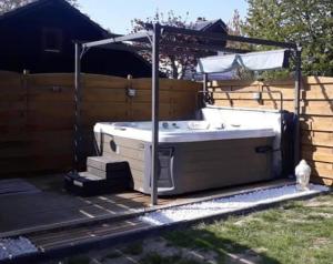 a bath tub sitting next to a fence at Repos De La Fontaine in Spa