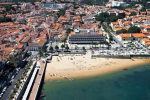 an aerial view of a beach and a city at Hotel Baia in Cascais
