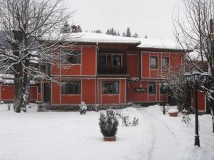 Galeriebild der Unterkunft Family Hotel Kalina in Kopriwschtiza