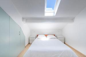 7 DELOYE - Charmant 2 pieces renove - Dernier etage - Clim