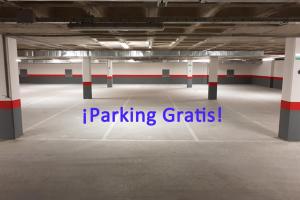 an empty parking garage with the words i parking gratis at Imperial - Parking gratis in Seville