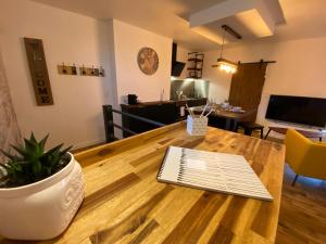 a wooden table with a pot on top of it at Appartement de Standing au coeur de Libourne in Libourne