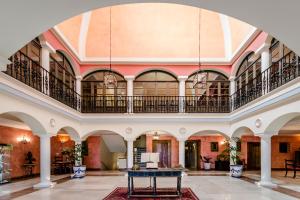 an empty lobby with a table in the middle at YIT Vereda Real in Valencina de la Concepción