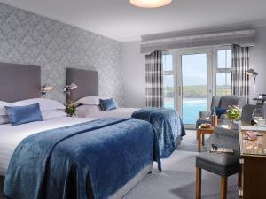 Кровать или кровати в номере Dunmore House Hotel