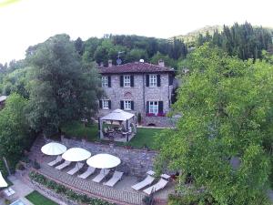 an aerial view of a house with tables and chairs at Relais Victoria B&B in San Macario In Piano