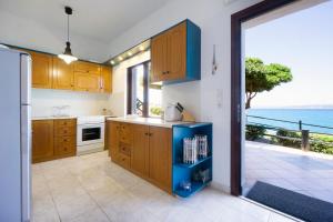 Kjøkken eller kjøkkenkrok på Ostria Seaside Home