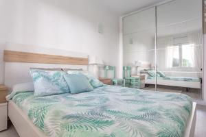 Posteľ alebo postele v izbe v ubytovaní Apartamentos Stil Mar Anna - Stil Mar Jardin Anna