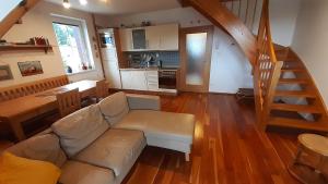 Zdjęcie z galerii obiektu Horní Mísečky - F10 apartmán u sjezdovky w mieście Horni Misecky