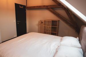 Voodi või voodid majutusasutuse Sint-Jacobshoeve 2 toas