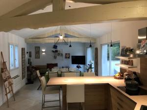 Et tv og/eller underholdning på Villa OHA close Cannes,Nice, Valbonne , Opio