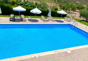 Бассейн в Himonas Apartments или поблизости