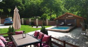 Taman di luar Lodge Zeleni svet
