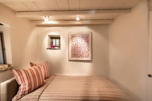 Gallery image of Tinos E-houses in Triandáros