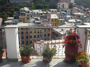 Nespecifikovaný výhled na destinaci Vernazza nebo výhled na město při pohledu z penzionu