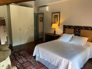 Ένα ή περισσότερα κρεβάτια σε δωμάτιο στο Casa Rural La Alcornocosa
