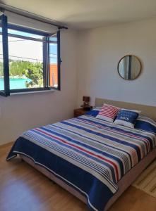 Posteľ alebo postele v izbe v ubytovaní Two bedroom seaside home in quiet village
