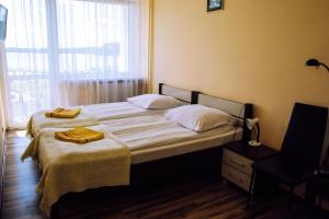 Posteľ alebo postele v izbe v ubytovaní Hotel Gołuń