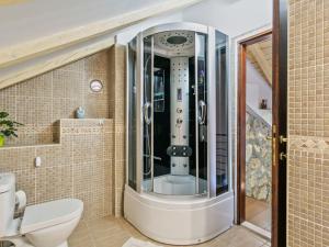 Koupelna v ubytování Holiday Home in Marina with Sea beach + 37 fotografií