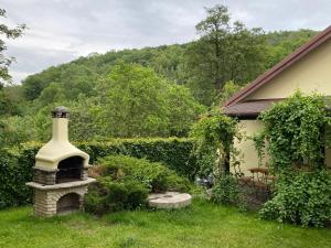 Vonkajšia záhrada v ubytovaní Mały Domek w Górach Sowich