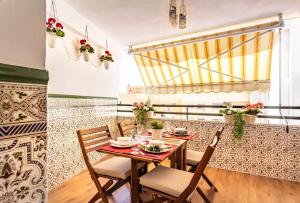 Restoran ili drugo mesto za obedovanje u objektu Blue & Red by Sol Maestranza