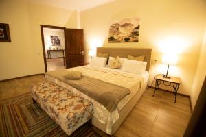 Postel nebo postele na pokoji v ubytování Pink Flamingo Boutique Hotel