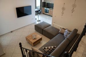 Μια τηλεόραση ή/και κέντρο ψυχαγωγίας στο Sea View Apartment Grek Nea 4