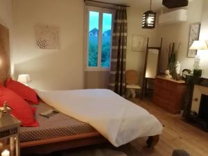 a bedroom with a large bed and a window at La maison O kiwis - Chambres d'hôtes in Saint-Denis-lès-Martel