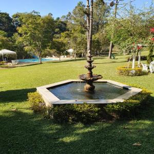 a fountain in the middle of a park at Park Hotel Mantiqueira in Barbacena