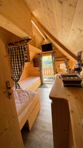 Voodi või voodid majutusasutuse Glamping Park toas