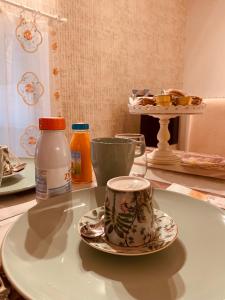 Coffee and tea making facilities at La Casa Di Ago