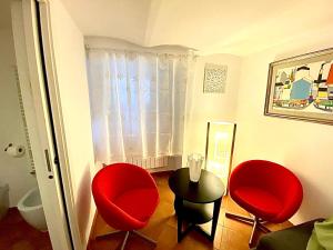 A seating area at La Casa Di Ago