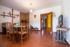 a living room with a table and a tv at Casa El Caminero in Rubielos de Mora