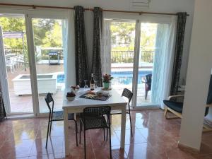 Zdjęcie z galerii obiektu Burriana Holiday Apartments w mieście Nerja