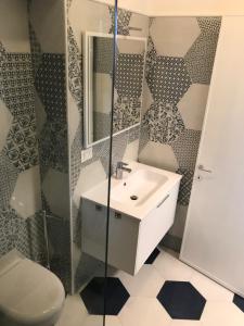 A bathroom at Beach apartments Isola d'Elba