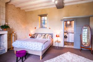 a bedroom with a bed and a washer and dryer at Riparenna in Rivarennes