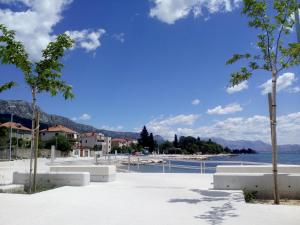 a view of the lake from a park at Old school apartment in Kaštela