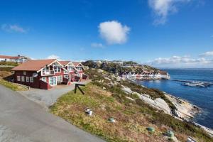 Gallery image of Seaside Holiday Home, great for fishing & hiking in Hellesøyni