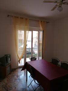 Telewizja i/lub zestaw kina domowego w obiekcie Ortensia - Sanremo Apartments