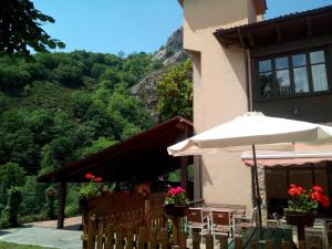 Nespecifikovaný výhled na hory nebo výhled na hory při pohledu z hotelu