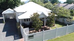 a white house with a white picket fence at Healesville House - Magnolia House in Healesville