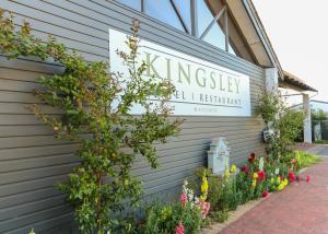 a building with a sign on the front of it at Manjimup Kingsley Motel in Manjimup